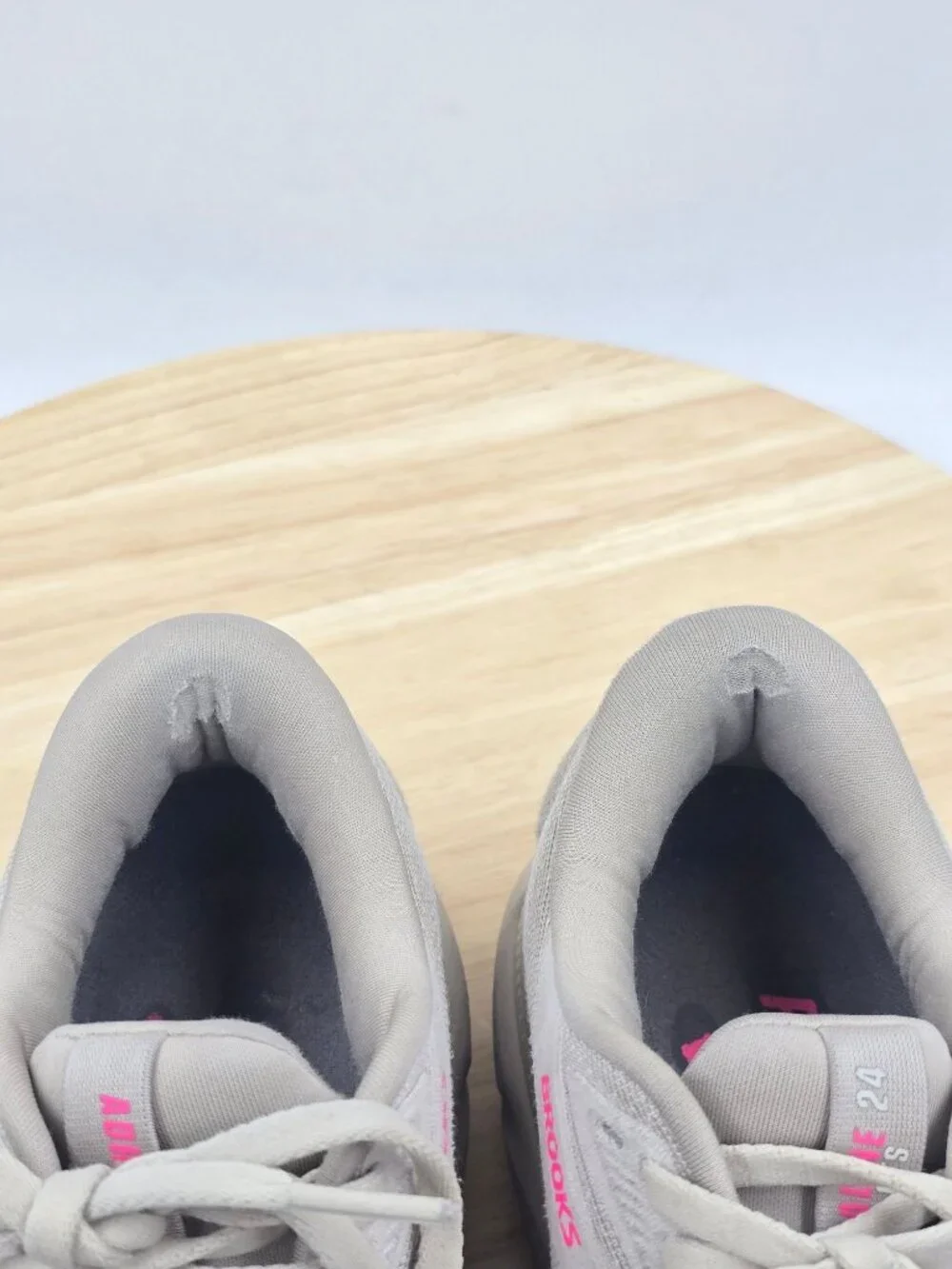 Brooks Adrenaline GTS 24 Womens Coconut Pink Running Athletic Shoes sz 8.5B